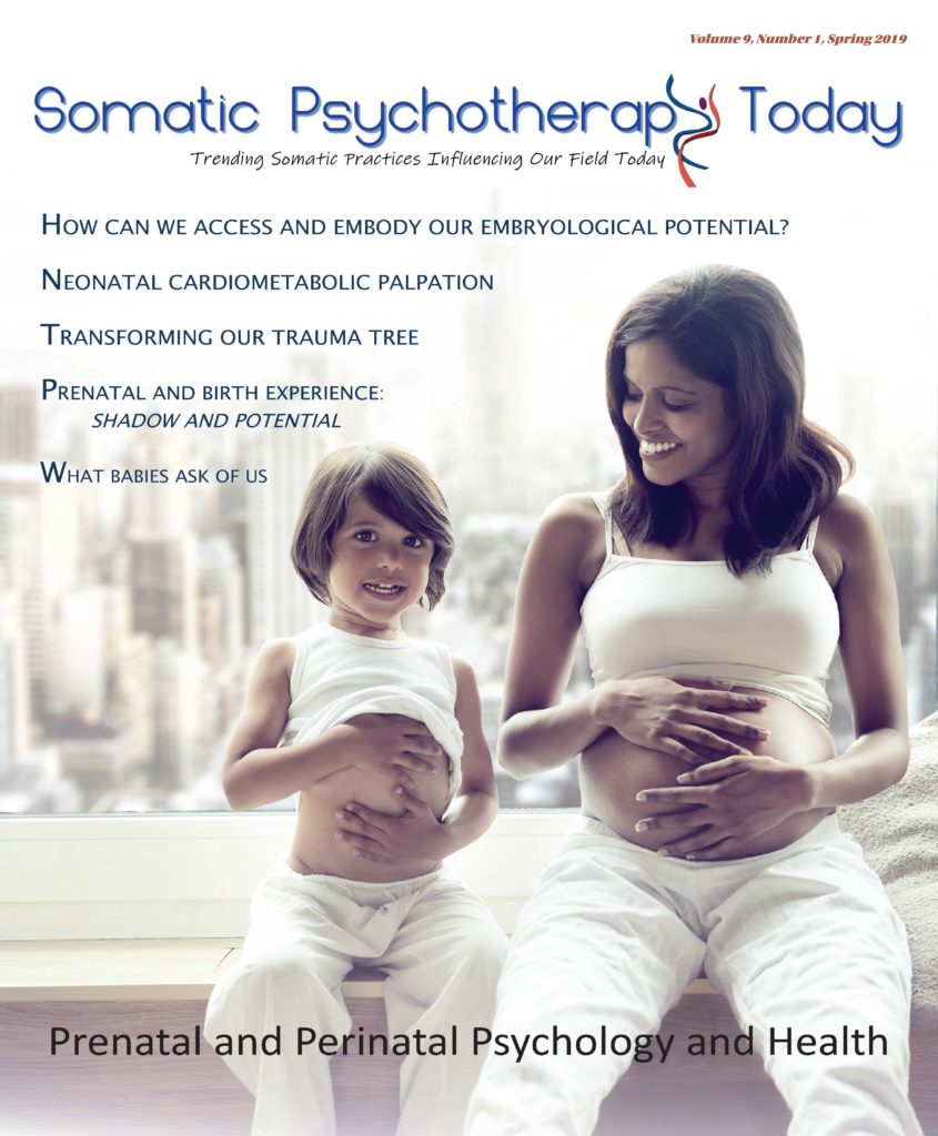Pregnant women and child touching their bellies, promoting somatic psychotherapy.
